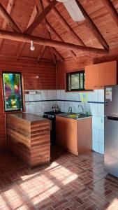 Кухня или мини-кухня в Turismo El Recodo, cabañas y camping
