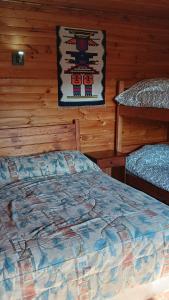 Кровать или кровати в номере Turismo El Recodo, cabañas y camping