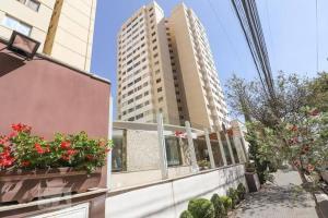 a building with some flowers on a balcony at Ap inteiro St Bueno 2 quartos in Goiânia