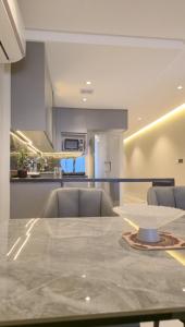 Kuchyň nebo kuchyňský kout v ubytování Luxury family with panoramic sea view