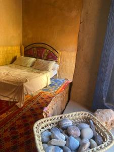 En eller flere senge i et værelse på Auberge sahnoun