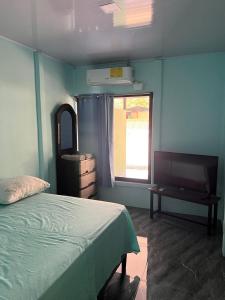 Ένα ή περισσότερα κρεβάτια σε δωμάτιο στο Paquera apartment