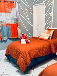 En eller flere senge i et værelse på The Bon Accord Beach House