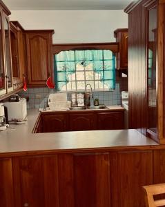 Køkken eller tekøkken på The Bon Accord Beach House