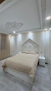 Giường trong phòng chung tại Apartment in Tangier