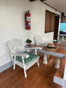 Khu vực ghế ngồi tại Pineapple Resort Sam roi yot