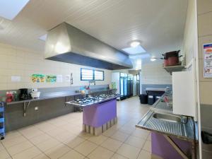 Kuchyň nebo kuchyňský kout v ubytování Auberge de Poé