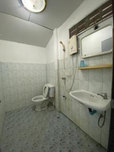 Phòng tắm tại Pineapple Resort Sam roi yot