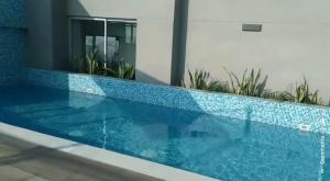 Bazén v ubytování cozy apartment with swimming pool parking includ nebo v jeho okolí