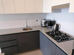 Kuchyň nebo kuchyňský kout v ubytování cozy apartment with swimming pool parking includ + 12 fotografií