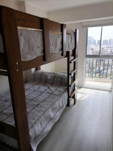 Postel nebo postele na pokoji v ubytování cozy apartment with swimming pool parking includ