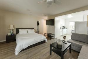 En eller flere senge i et værelse på Cozy Studio Near Balboa Park