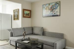 Et opholdsområde på Cozy Studio Near Balboa Park + 11 billeder