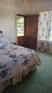 En eller flere senge i et værelse på SashMc Flair Guesthouse