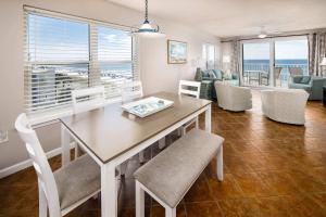 Et opholdsområde på The Palms 505 Gulf Front condo Direct Beach View