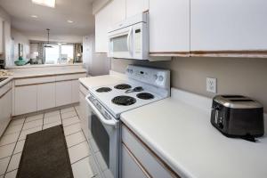 Køkken eller tekøkken på The Palms 505 Gulf Front condo Direct Beach View + 24 billeder