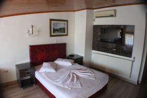 Postel nebo postele na pokoji v ubytování Kosk Hotel Kadikoy