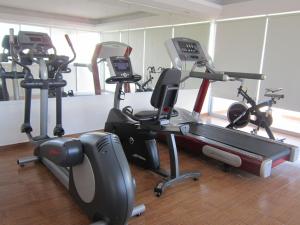 Fitness centrum a/nebo fitness zařízení v ubytování Hotel Baluarte