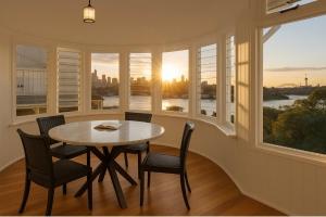 En balkon eller terrasse på Hilltop Hideaway Brisbane + 11 billeder