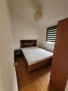 En eller flere senge i et værelse på Cabaña Bosques de Santa Elvira