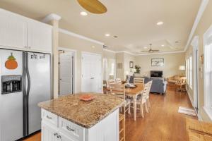 Η κουζίνα ή μικρή κουζίνα στο Sea Song Home