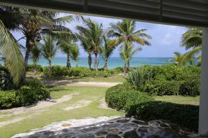 Alfred House home في جوفرنرز هاربور: منظر الشاطئ من المنزل +32 صورة