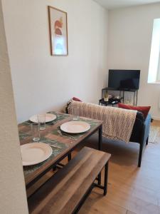 Μια τηλεόραση ή/και κέντρο ψυχαγωγίας στο Cosy appartement calme et tout équipé idéal seul ou en couple +5 φωτογραφίες