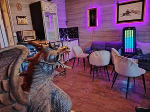 Posezení v ubytování Zmajevo Gnezdo II Water House + 33 fotografií