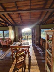 Χώρος καθιστικού στο Casa com piscina Natural e vista panorâmica