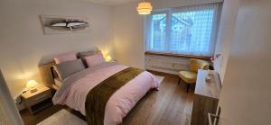a bedroom with a large bed and a window at Appartement cosy a Erlach - Lac de Bienne in Erlach +17 photos