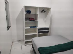 En eller flere senge i et værelse på Apartamento Garagem Compacta 09