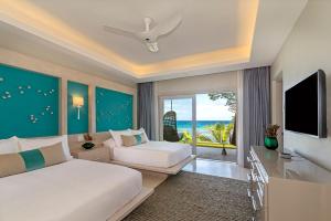 Et tv og/eller underholdning på Exquisite Buttonwood Reef 6BDR Villa Ocho Rios