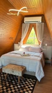 En eller flere senge i et værelse på Cabanas Lago - Figueira - 3 + 31 billeder