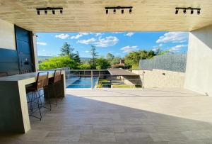 En balkon eller terrasse på Casa lujosa en Tanti