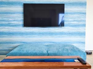 TV a/nebo společenská místnost v ubytování YUTO Ishigakijima + 30 fotografií