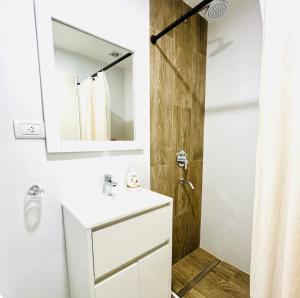 Et badeværelse på Premium Studio in Downtown + 14 billeder