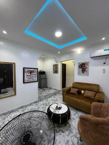 Posezení v ubytování Cee&Tee SM ABK 1BEDROOM -247Electricity - Solar Inverter AC in bedroom