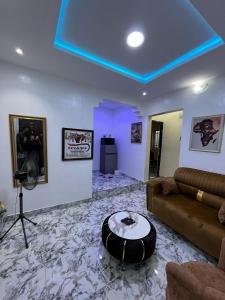 Posezení v ubytování Cee&Tee SM ABK 1BEDROOM -247Electricity - Solar Inverter AC in bedroom