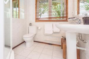 Et badeværelse på Spacious big sea views star bath