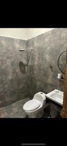 Phòng tắm tại Casa Moderna Premium con Aire Acondicionado y Cine +17 ảnh