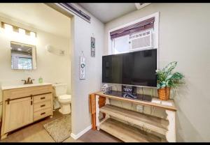 Φωτογραφία από το άλμπουμ του Nestled in a peaceful neighborhood σε Meridian +10 φωτογραφίες