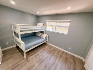 En eller flere senge i et værelse på Charming Lake Tahoe Getaway