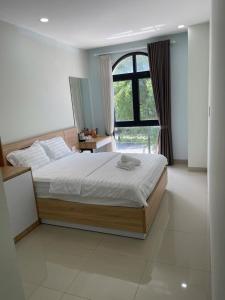 En eller flere senge i et værelse på T Homestay