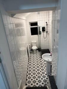 a bathroom with a toilet and a sink at Principality Stadium & City Centre on the Doorstep in Cardiff +14 photos