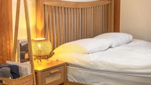 Ένα ή περισσότερα κρεβάτια σε δωμάτιο στο Gyeongju Hanokstay Darak