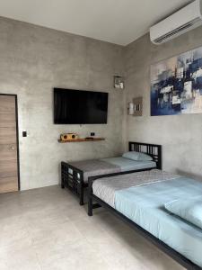 Ένα ή περισσότερα κρεβάτια σε δωμάτιο στο La Casa de Papi. +86 φωτογραφίες