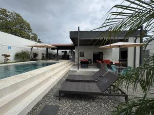 Πισίνα στο ή κοντά στο La Casa de Papi.