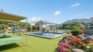 En generel udsigt til bjerge eller udsigt til bjerge taget fra feriehuset