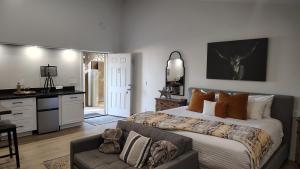 a bedroom with a bed and a desk and a chair at Primrose Inn and Suites in Chino Valley