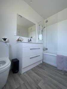 Et badeværelse på Playground Fun on Town Doorstep!